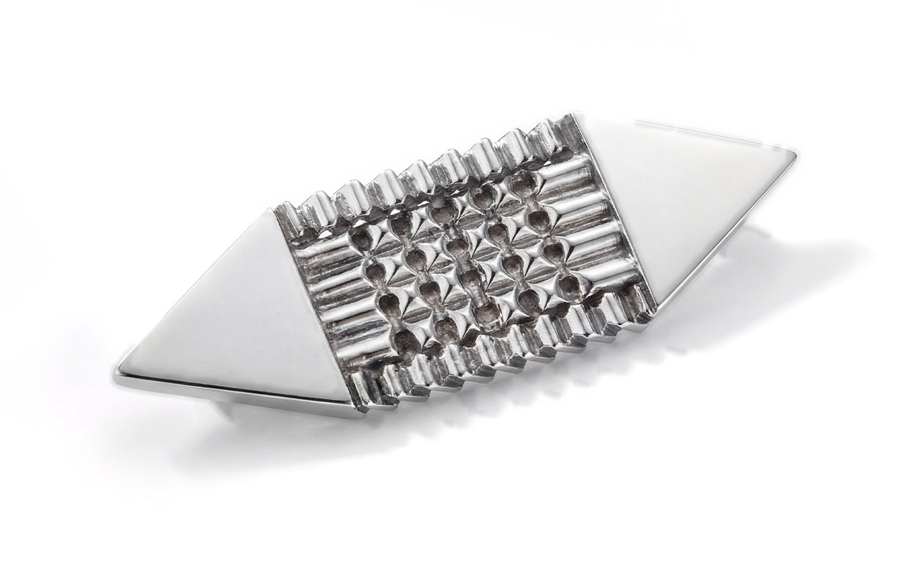 Suzanne Somogyi, broche